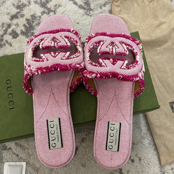 WOMEN'S INTERLOCKING G SLIDE SANDAL SIZE 37.5 - Picture 11 of 17